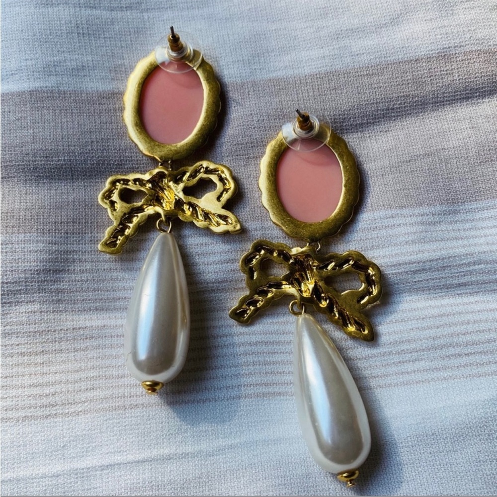For Love & Lemons Cameo Pearl Drop Earrings in Vintage Gold - Picture 5 of 5